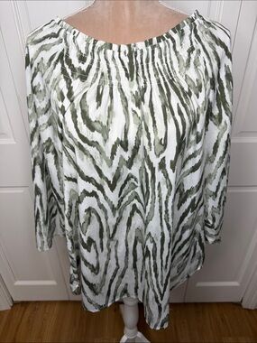 Chico's Women’s Zebra Print Tunic Top Sz 3 Olive Green White 3/4 Sleeves Blouse